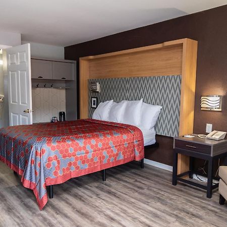Columbus Inn And Suites Eksteriør billede