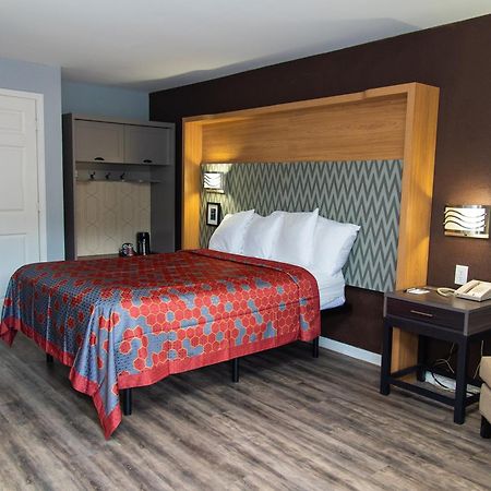 Columbus Inn And Suites Eksteriør billede