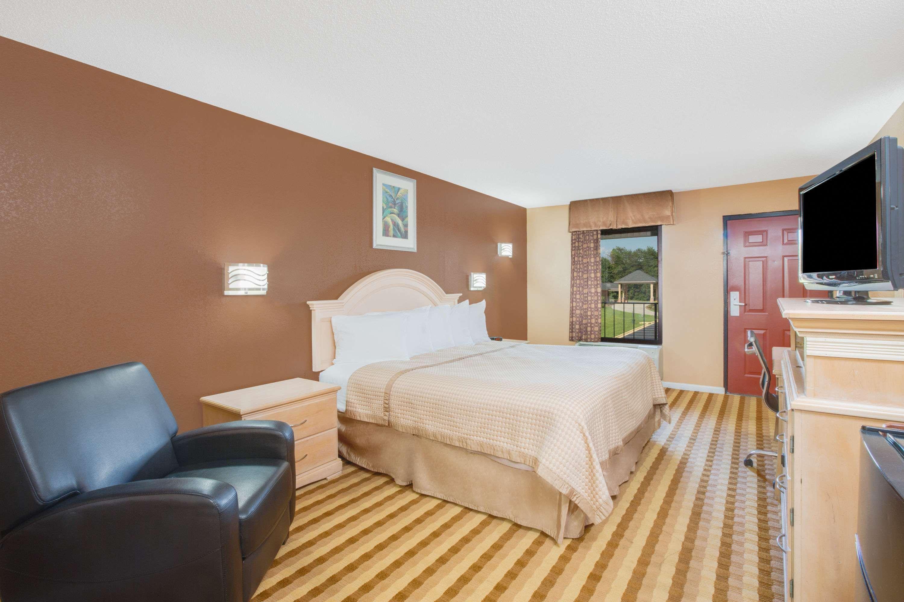 Columbus Inn And Suites Eksteriør billede