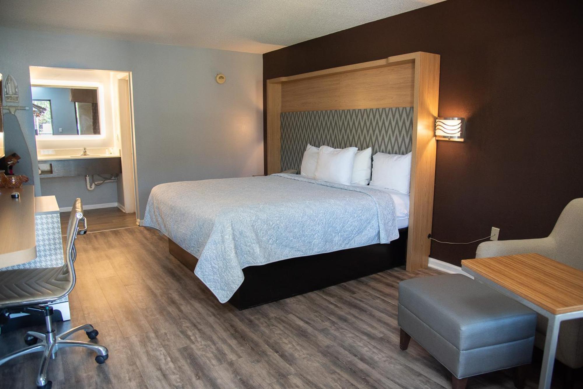 Columbus Inn And Suites Eksteriør billede