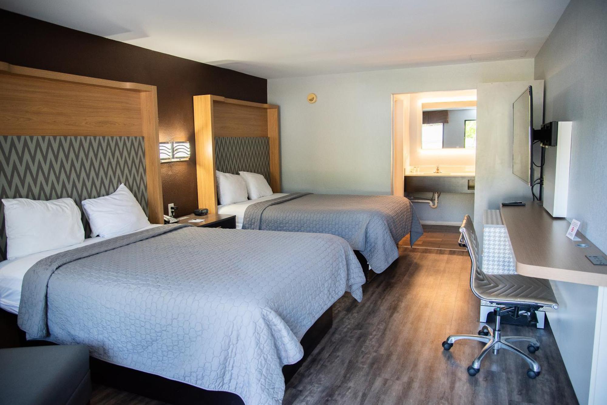 Columbus Inn And Suites Eksteriør billede