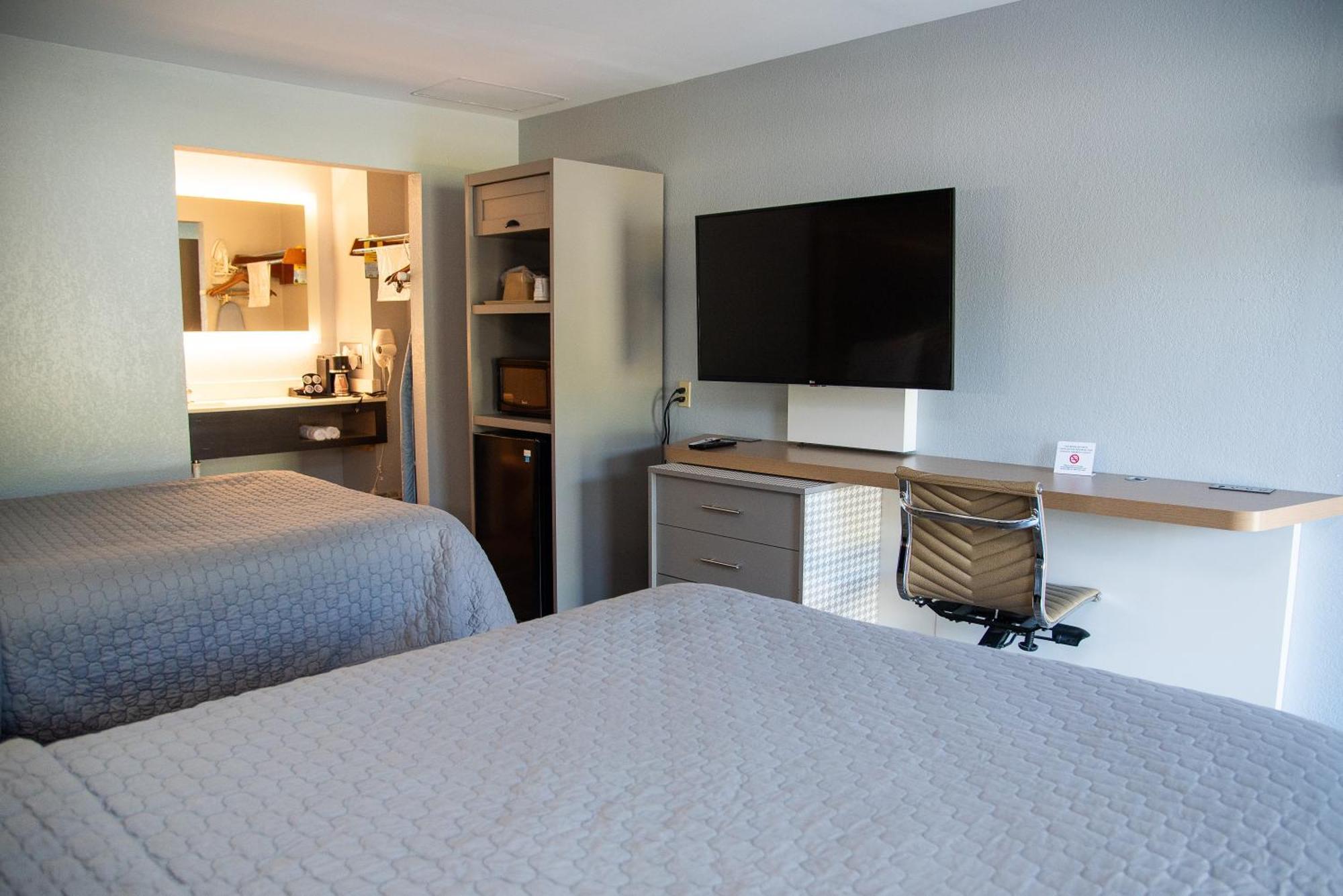 Columbus Inn And Suites Eksteriør billede
